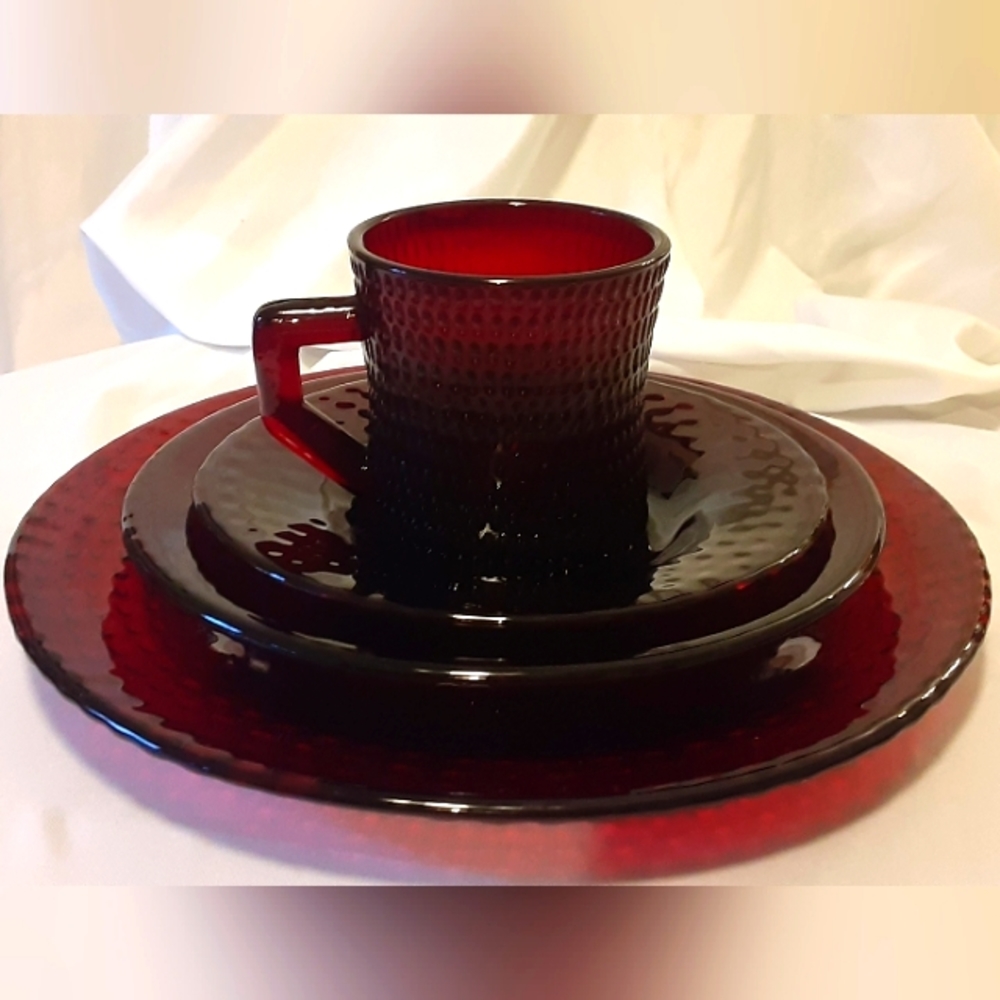 4pc Arcoroc Vercors Ruby Red Hobnail Glass Dinner Salad Cups Saucers UV Reactive